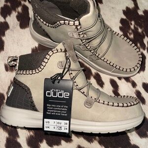 Hey Dude Lea boots 7 women’s sneaker booties Eloise Recycled Leather Oak